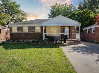 27130 Larchmont St, Saint Clair Shores, MI 48081