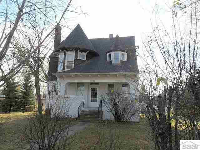 2nd image of 810 E 3rd St