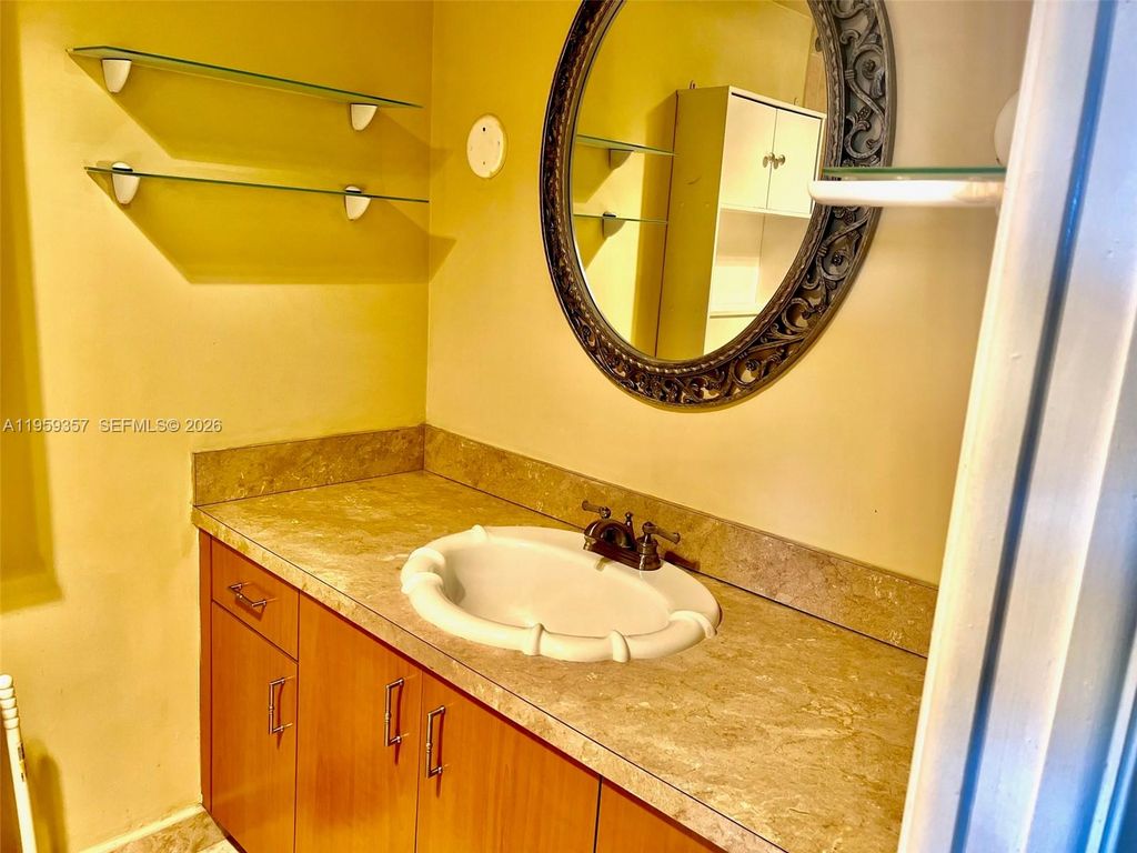 2940 N Course Dr APT 910, photo 8