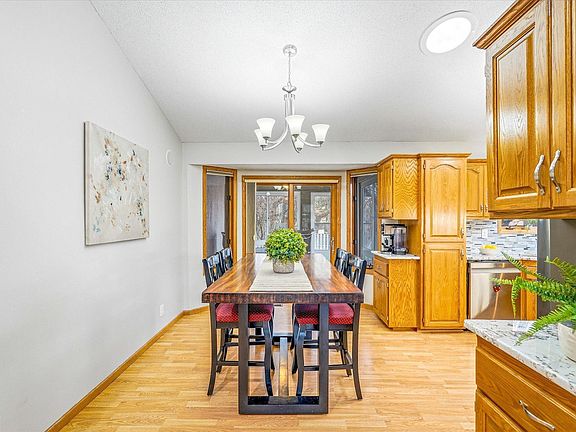 4th image of 1537 148th Ave NW