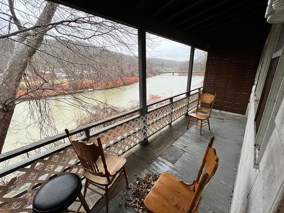 1st image of 1 Riverview Dr APT 7