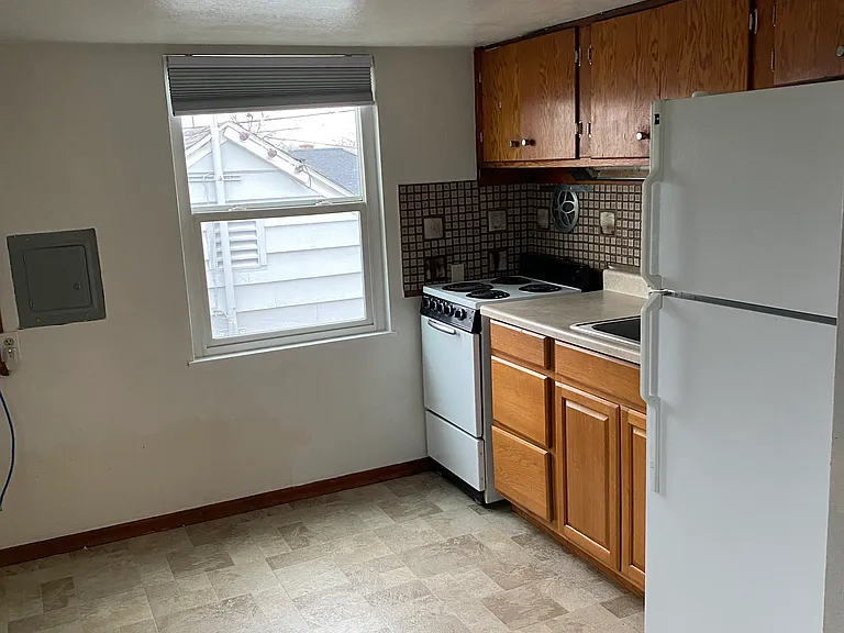 1042 W Cascade Ave #B — Photo 5