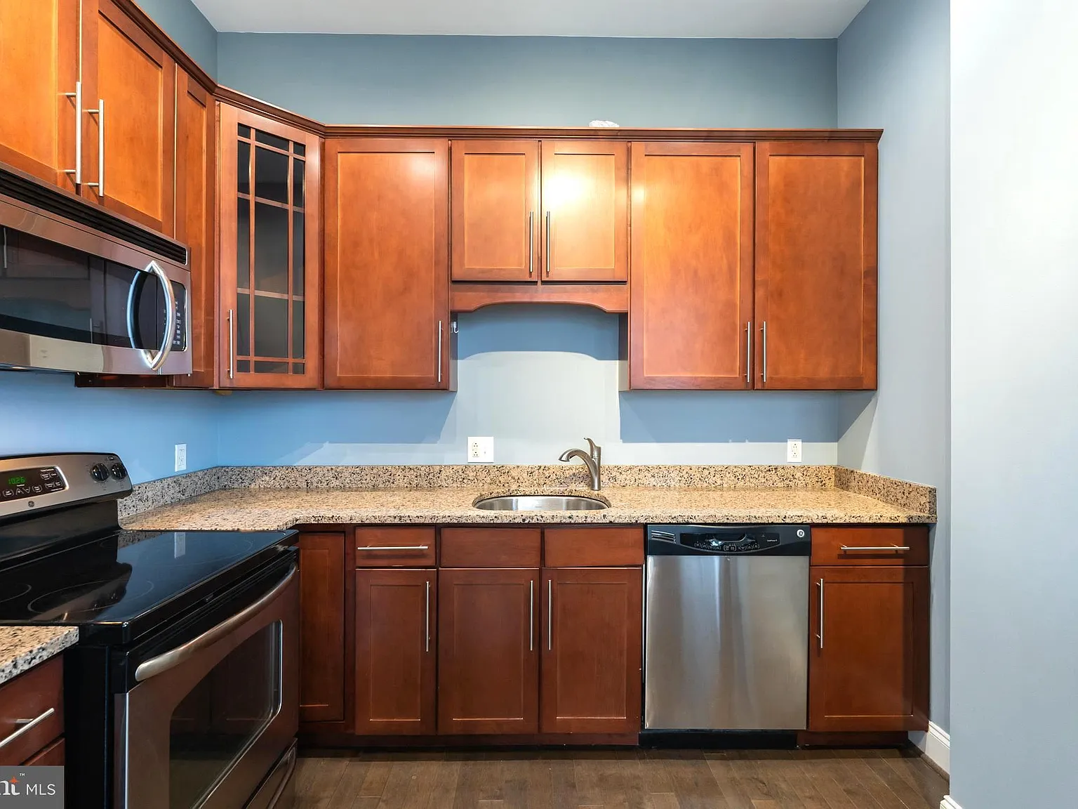 2 bed, 2.5 bath, 1000 sqft, $2,600 — Photo 3