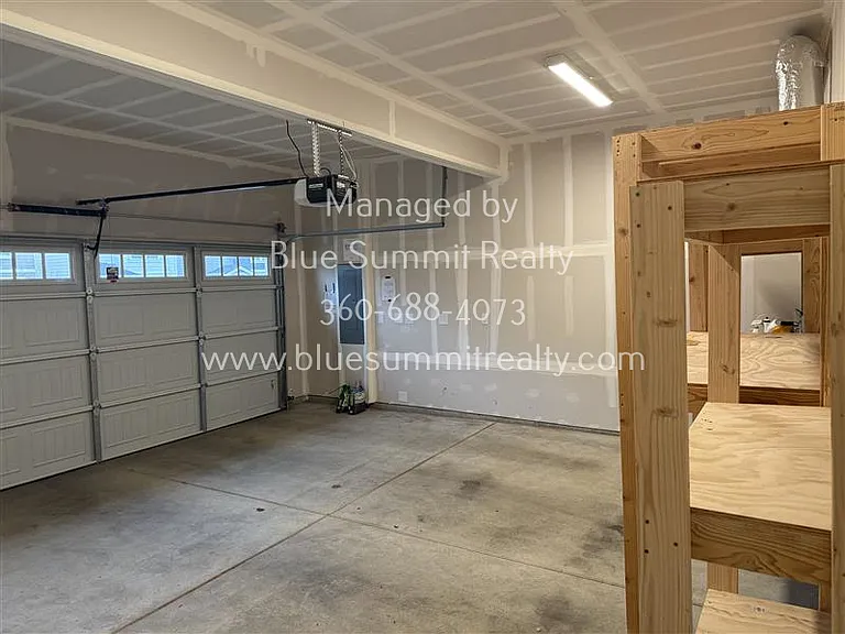 820 Bradley St NE — Photo 17