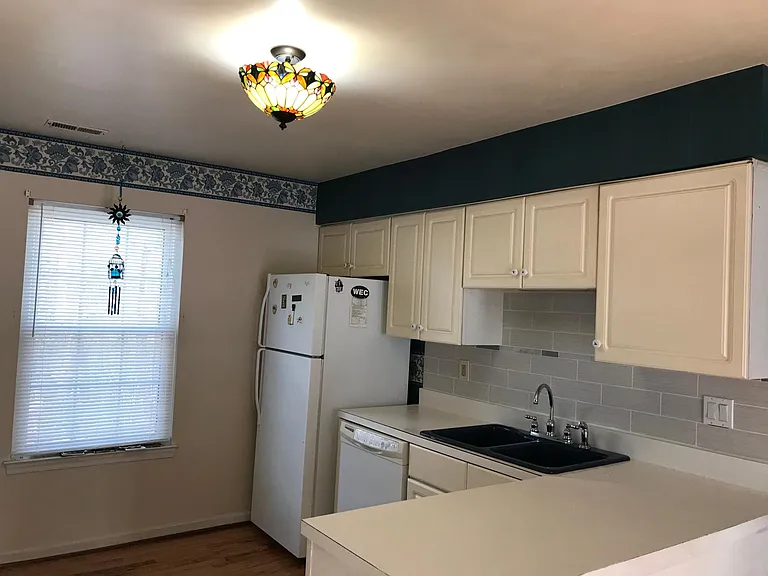 4036 Bradshaw Dr — Photo 3