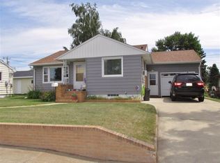 515 2nd Ave SE, Rugby, ND 58368