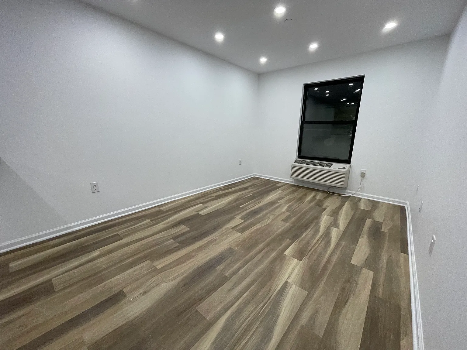 2 bed, 800 sqft, $2,450 — Photo 4