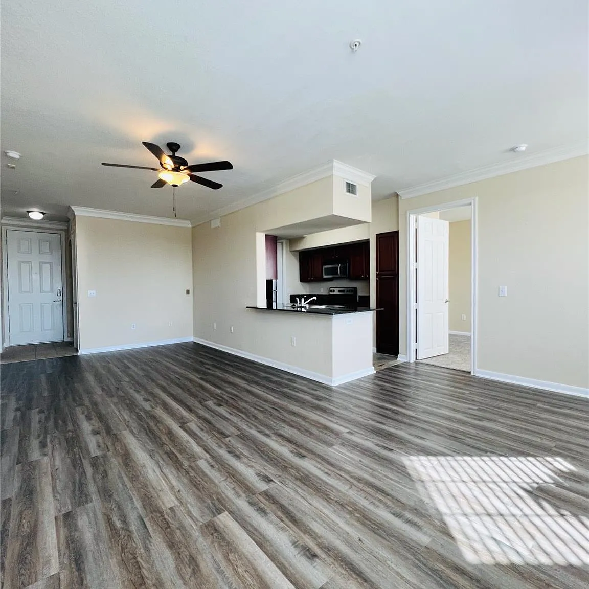 2 bed, 2.0 bath, 1310 sqft, $1,800 — Photo 3