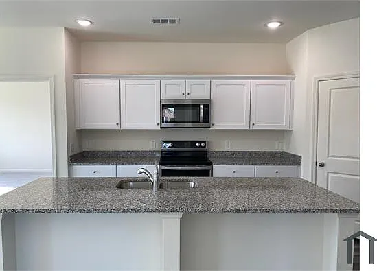 791 Camden Dr — Photo 5
