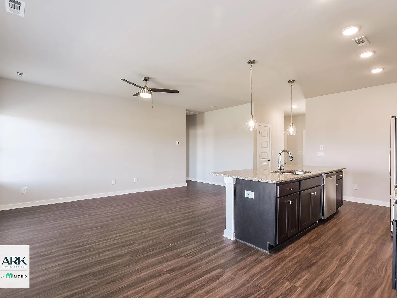 4 bed, 2.0 bath, 1574 sqft, $1,810 — Photo 4
