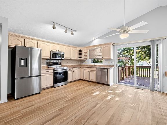 4th image of 8 Daisy Ln
