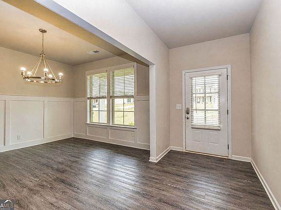 5th image of 1156 Burgundy Dr