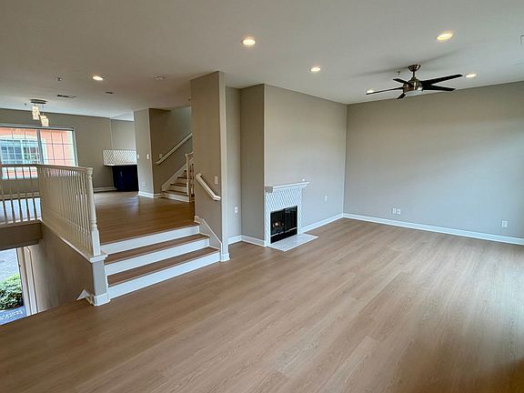 3rd image of 1043 Helen Ave