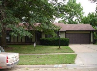 5813 SW Smith Pl, Topeka, KS 66614