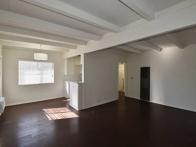 6125 — Photo 2