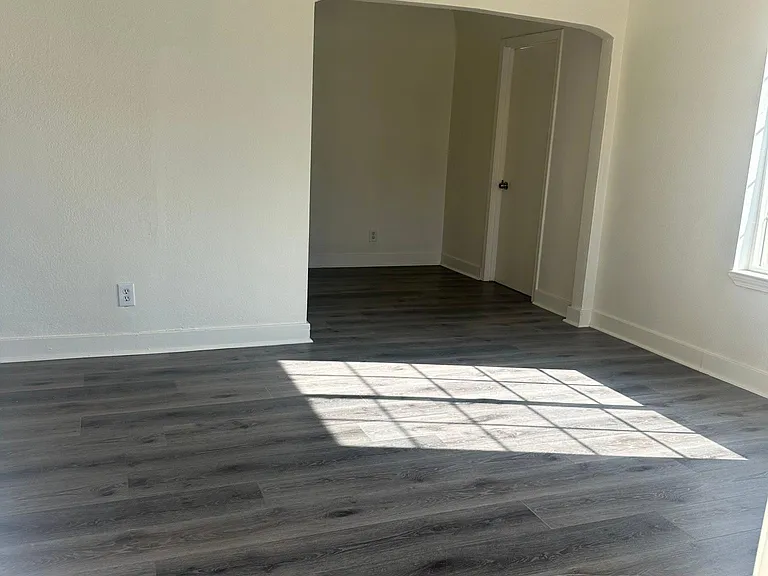 1155 Letts Ave — Photo 9