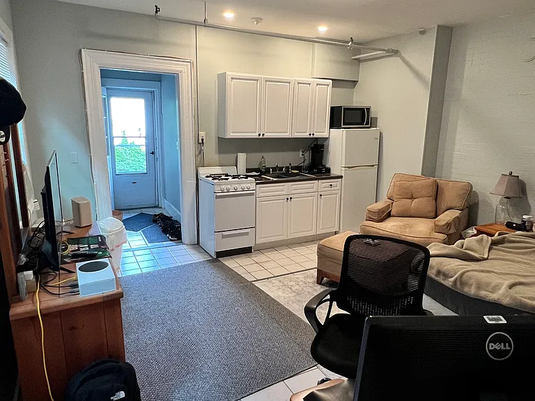 149 Strathmore Rd #9 — Photo 6