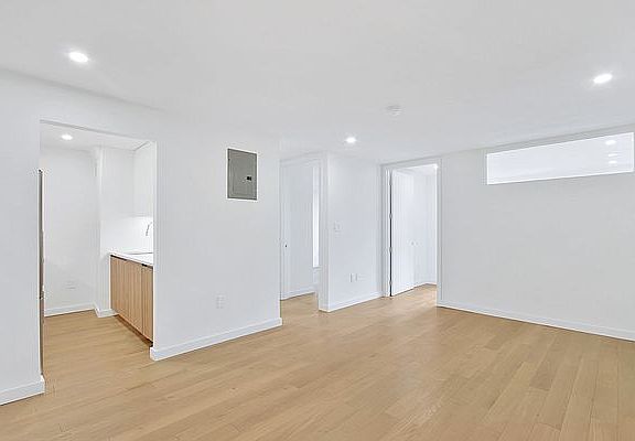 5th image of 227 E 59th St #3R