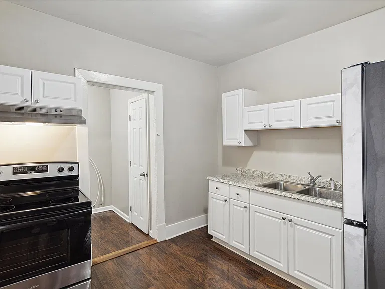1013 E Seiler Ave — Photo 7