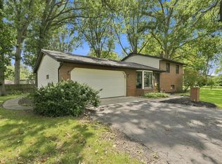 4110 Woodstock Dr, Fort Wayne, IN 46815