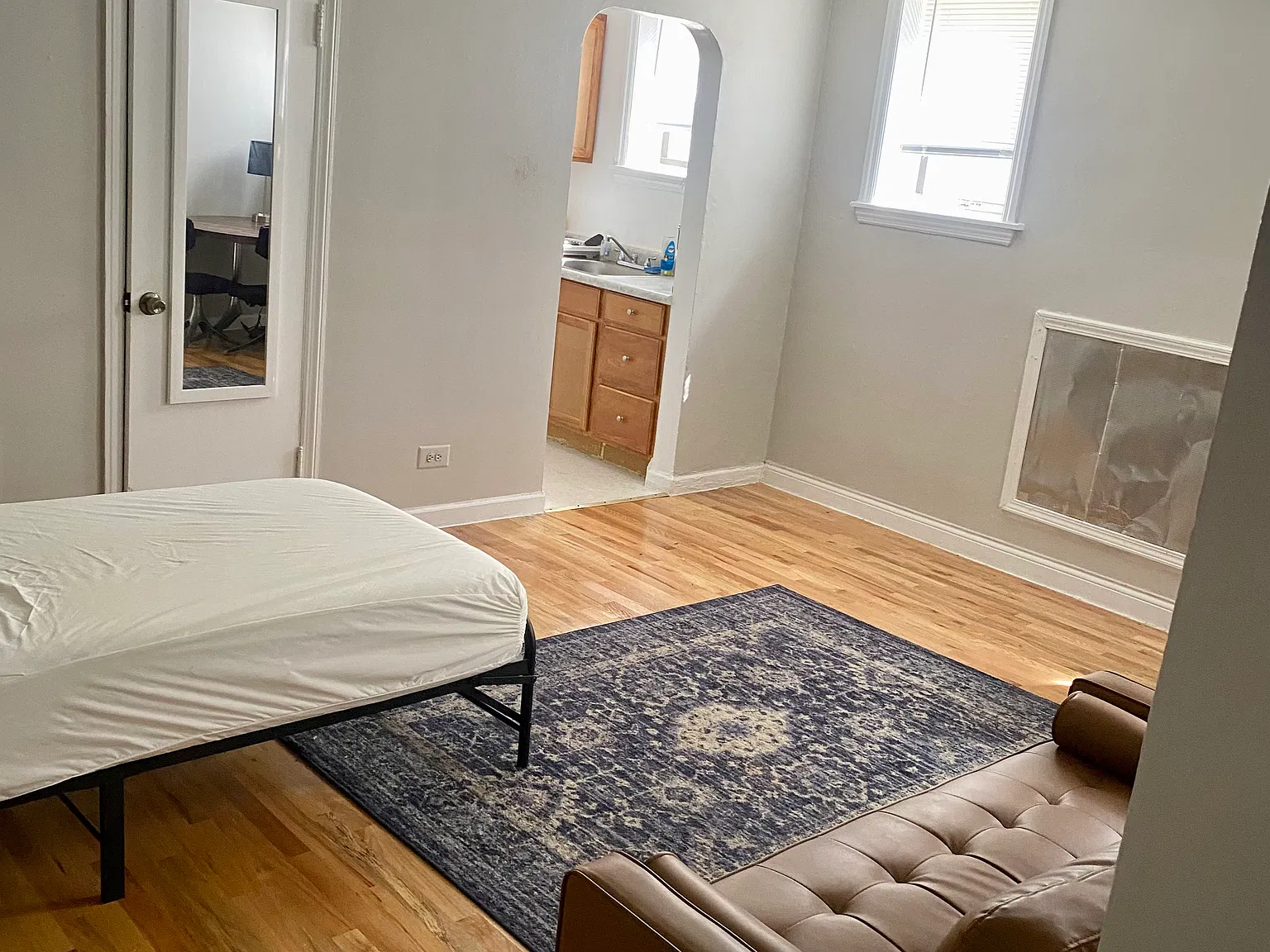 Studio, 350 sqft, $1,000 — Photo 2