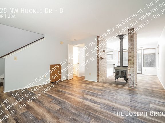 5th image of 825 NW Huckle Dr Unit D