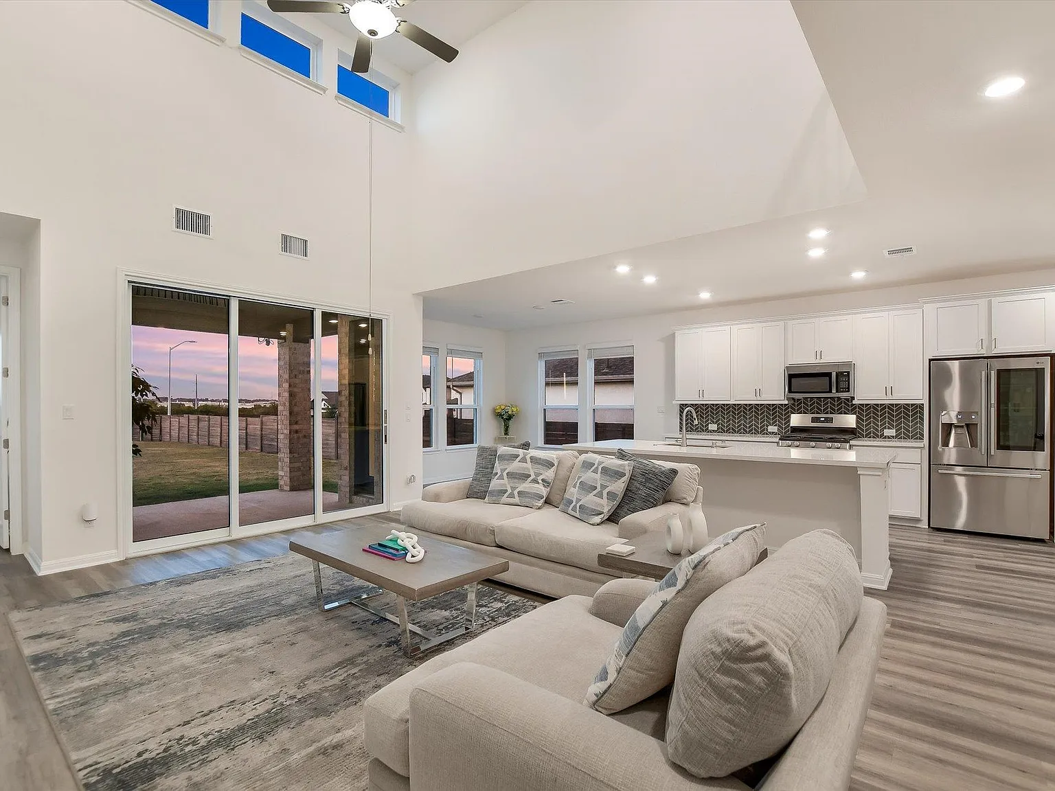 4 bed, 3.5 bath, 2696 sqft, $3,200 — Photo 2
