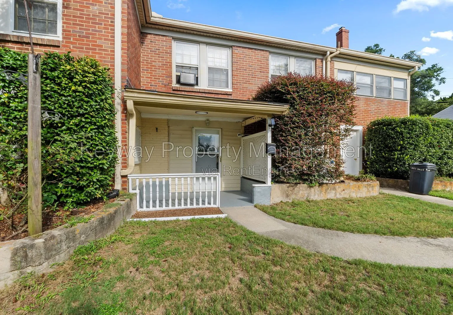 2 bed, 1.0 bath, 1000 sqft, $1,000 — Photo 1