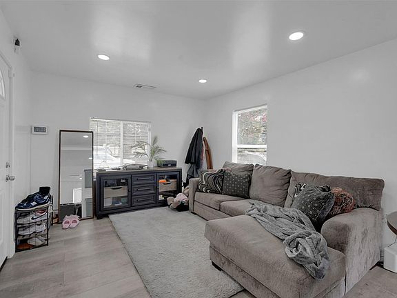 3rd image of 1694 Elm Ave