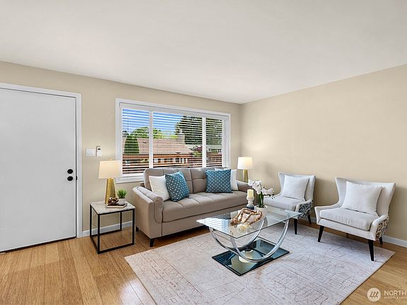 5th image of 4050 W Lake Sammamish Parkway NE #2