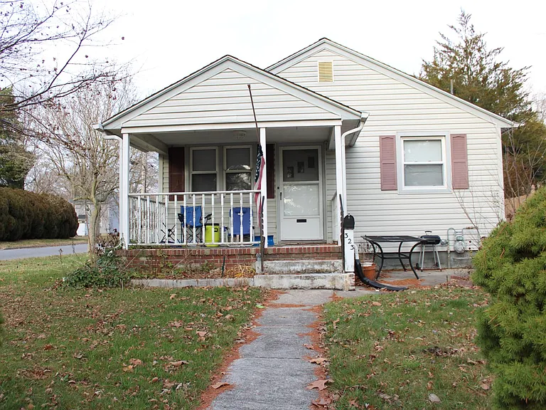 323 University Blvd — Photo 1