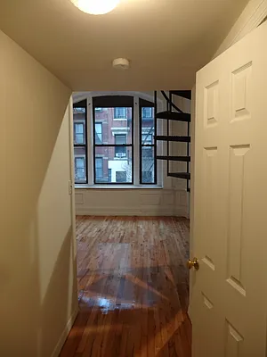 Rented by Green Home NY Realty LLC | media 3