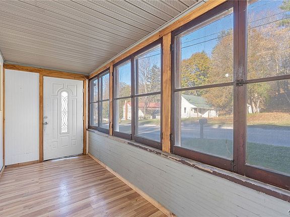 3rd image of 158 Russia Rd
