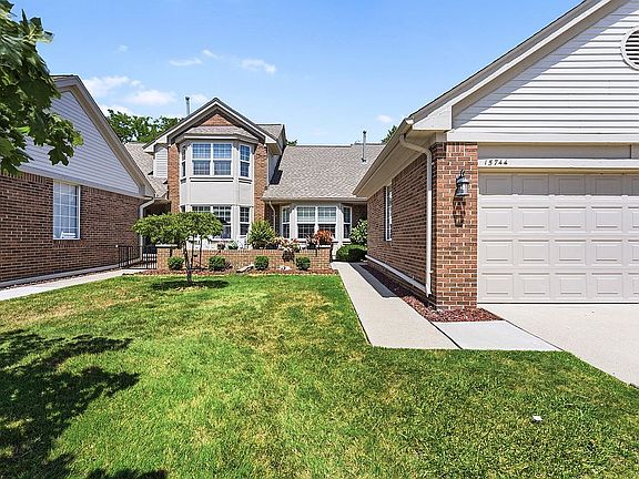 2nd image of 15744 Golfview Drive Blvd