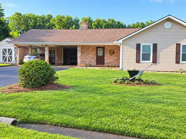 111 King Arthur Ct, Galax, VA 24333