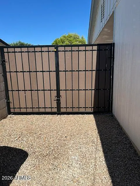 3 bed, 2.0 bath, 1008 sqft, $2,050 — Photo 3