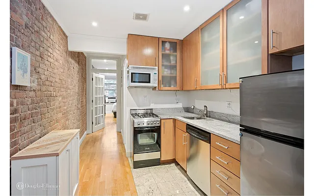 Rented by Douglas Elliman | media 19