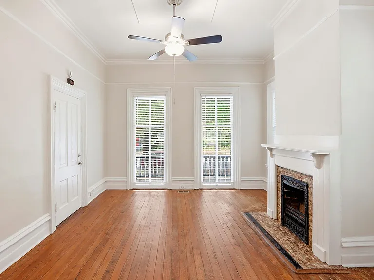 216 E Henry St #A — Photo 6