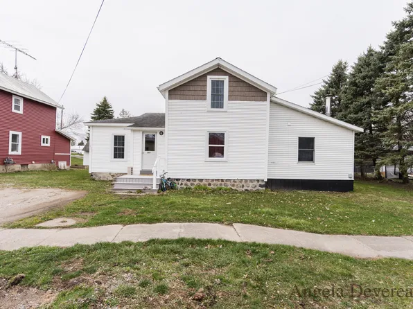 207 N Mercantile St, Carson City, MI 48811
