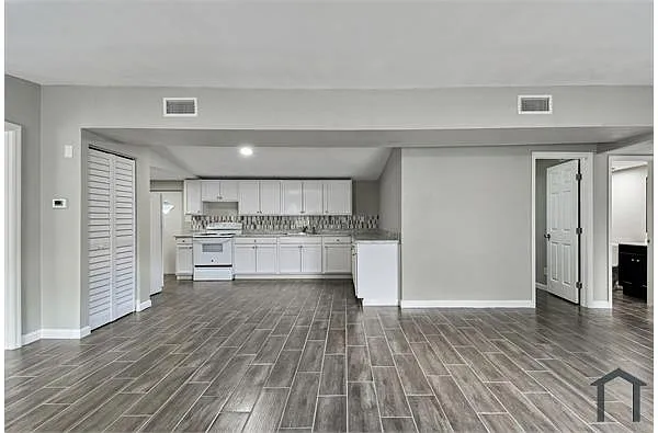 Building Photo - 10625 Bay Hills Cir