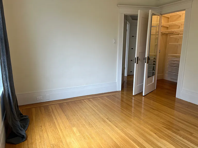 Bedroom 2: 15 1/2 ft x 11 ft