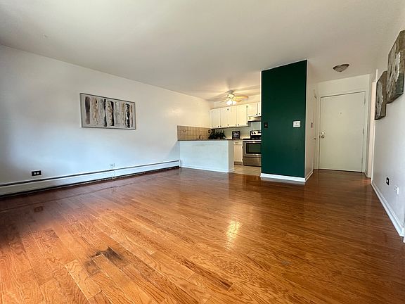 5th image of 1813 Hemlock Pl APT 209