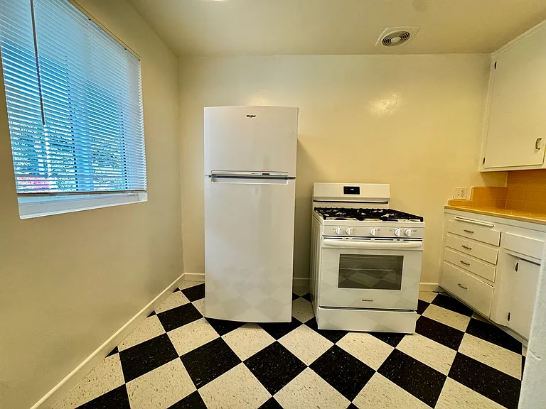 1120 N Curson Ave #5 — Photo 7