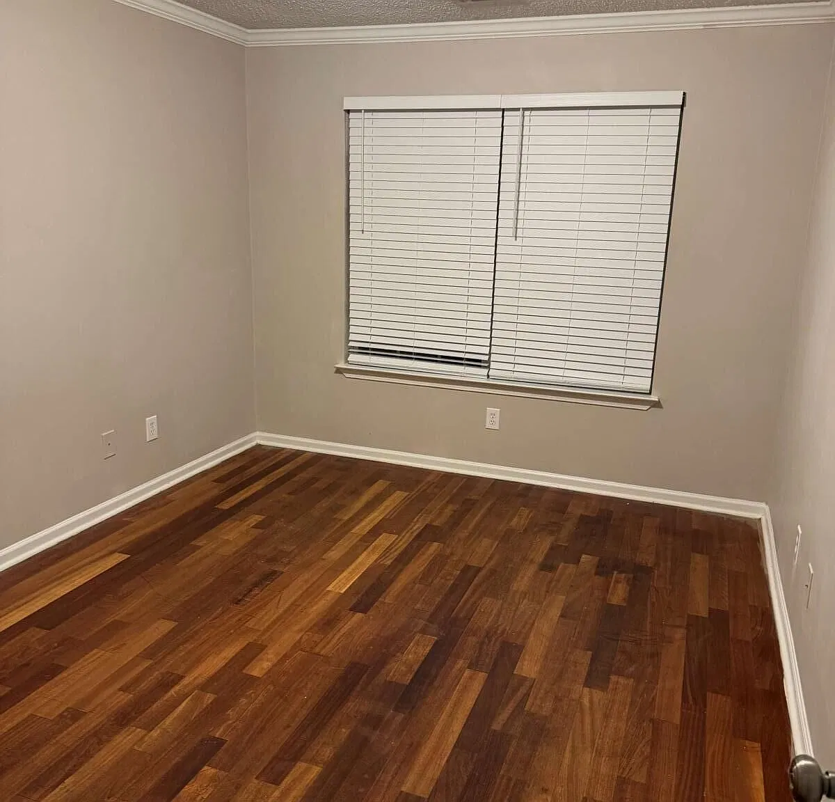 1 bed, 1.5 bath, 1299 sqft, $750 — Photo 1
