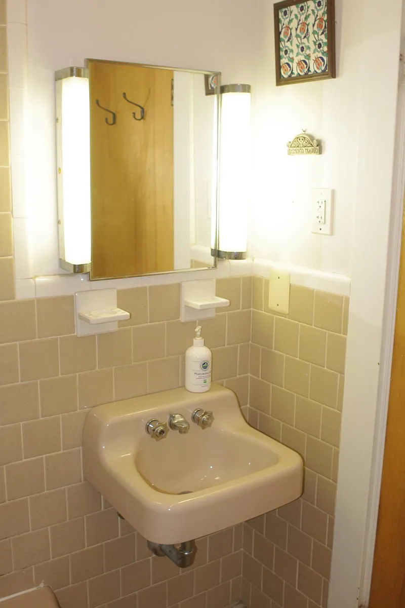 Building Photo - 155 Walnut St #1