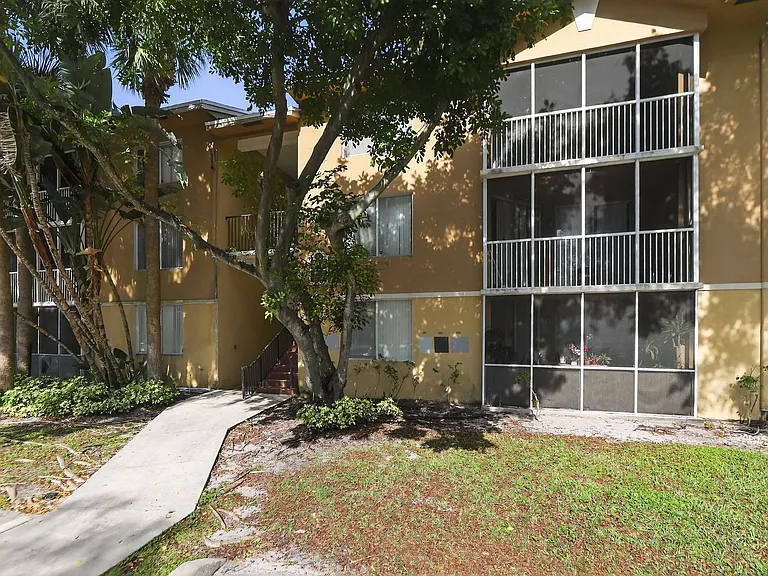 Palm Aire Windward — Photo 6