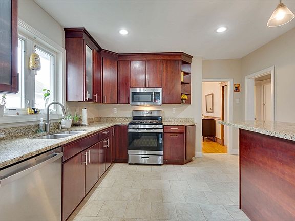 3rd image of 95 Landseer St