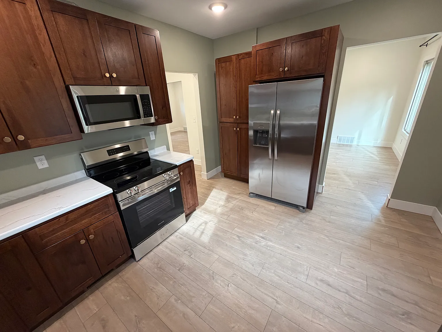 3 bed, 1050 sqft, $1,795 — Photo 3