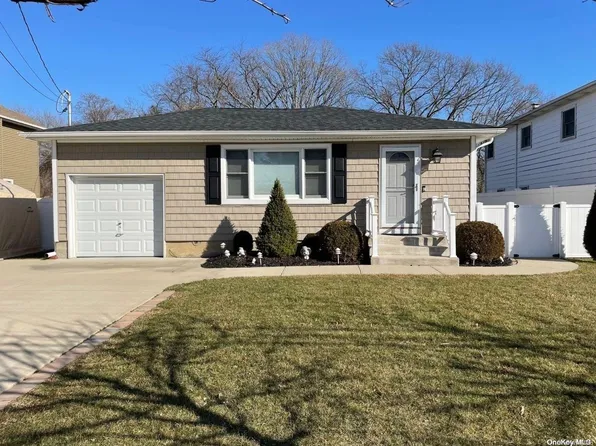 83 Woodlawn Avenue, Deer Park, NY 11729