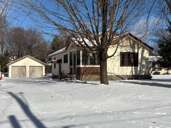 1335 Beechwood St NE, Grand Rapids, MI 49505